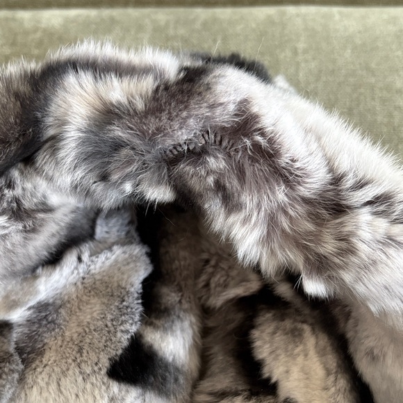 Elegant Chinchilla Rex scarf 🧣 - Picture 4 of 4